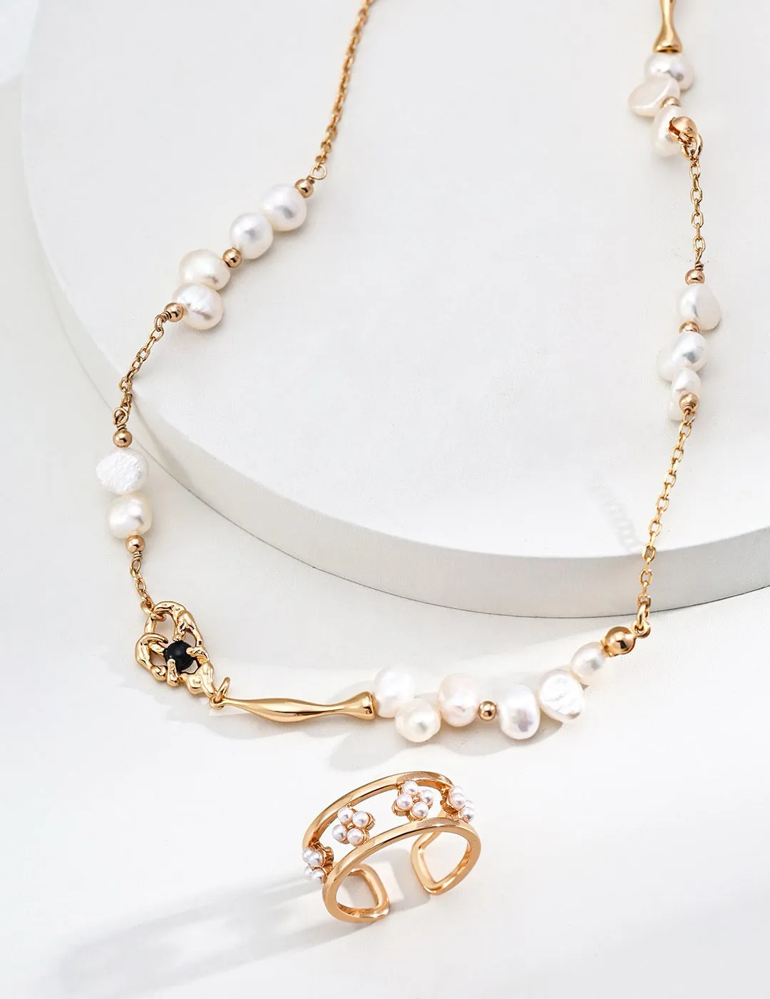 Aurora Pearl Necklace