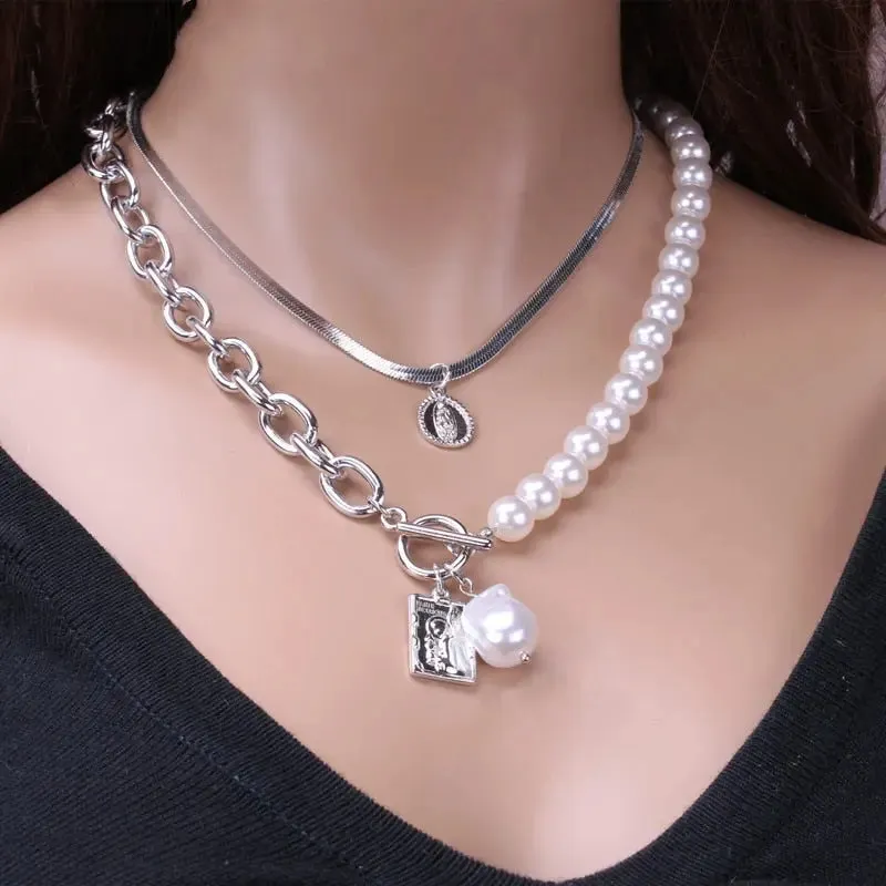Barouqe Pearl Necklace