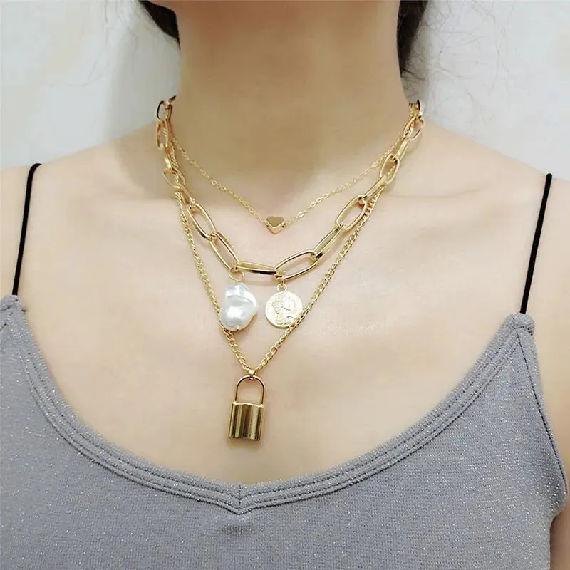 Barouqe Pearl Necklace
