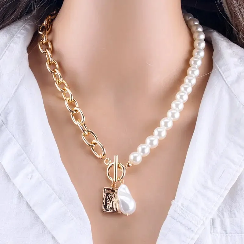 Barouqe Pearl Necklace