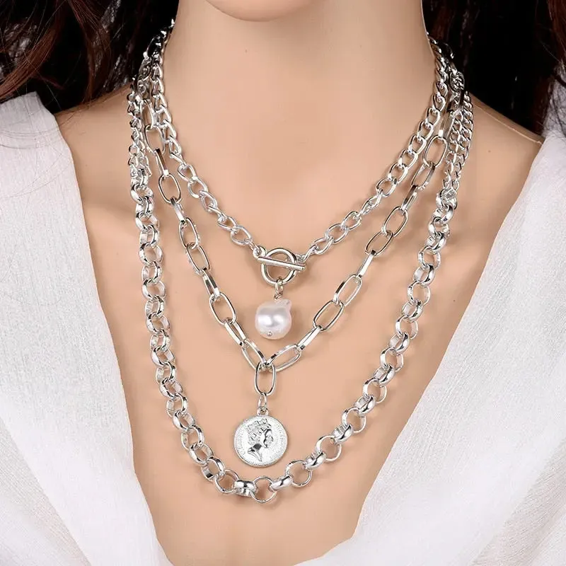 Barouqe Pearl Necklace
