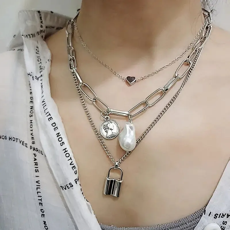 Barouqe Pearl Necklace
