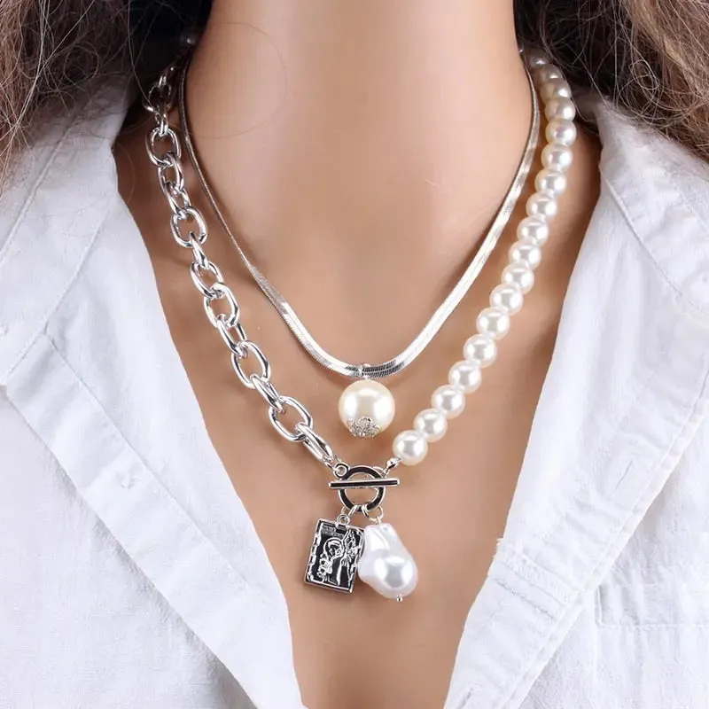 Barouqe Pearl Necklace