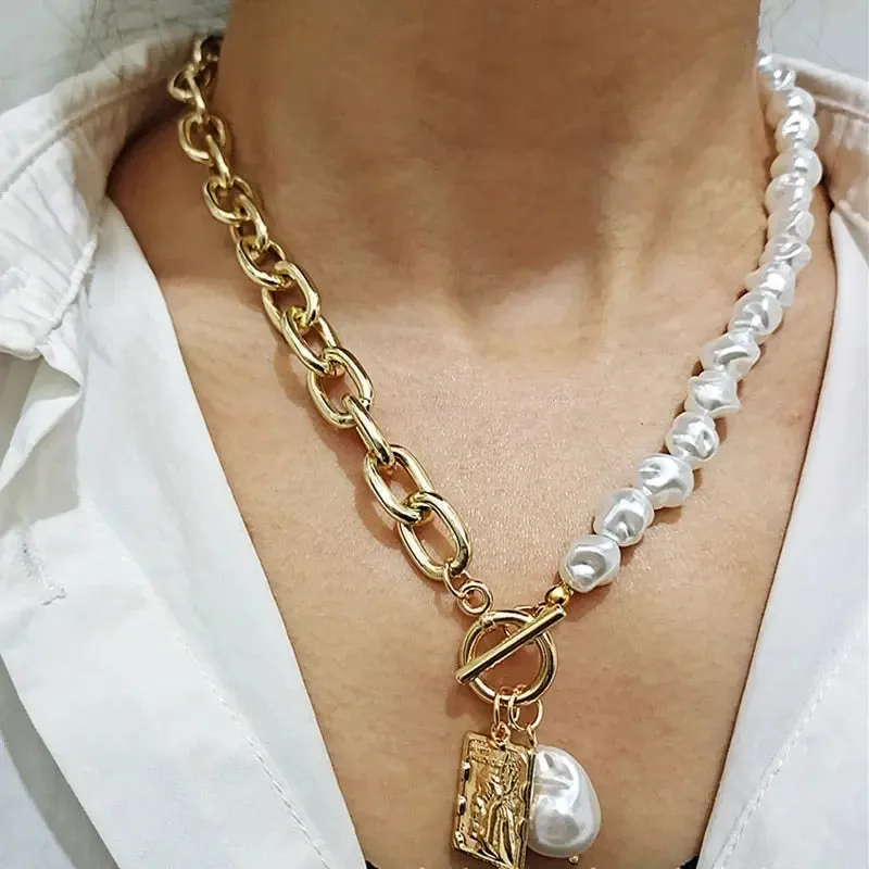 Barouqe Pearl Necklace