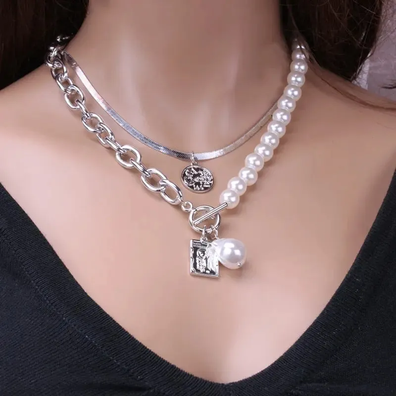 Barouqe Pearl Necklace