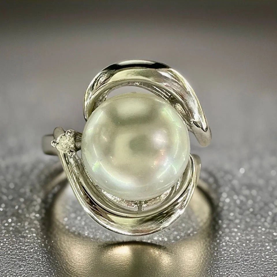 Broome Pearl Diamond 9ct White Gold Twisted Ring