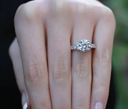 Daisy - Round Lab Diamond Engagement Ring (IGI Certified)