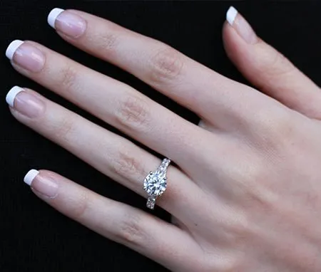 Daisy - Round Lab Diamond Engagement Ring (IGI Certified)