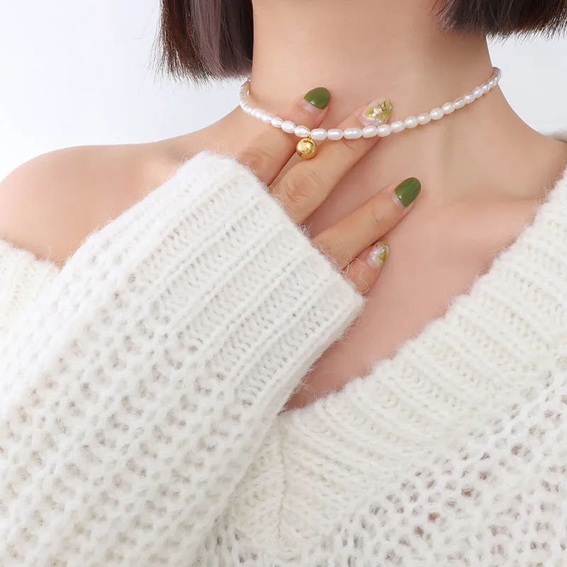 Elegant French Style Freshwater Pearl Pendant Necklace with 18K Gold Chain