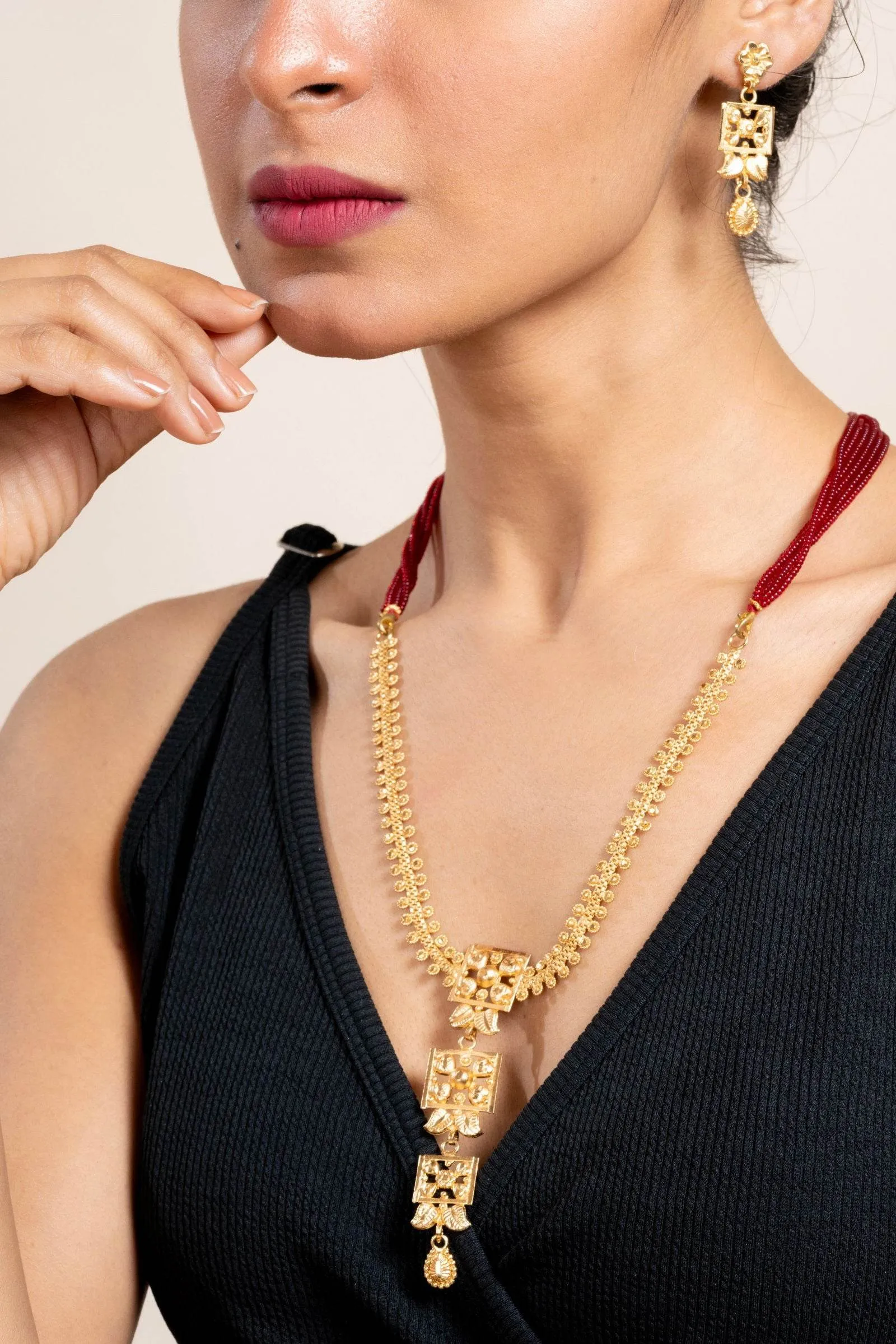 Gold Plated Floral Necklace with Matching Stud Earrings Jewelry Set, Exquisite Jewelry for All Occasions