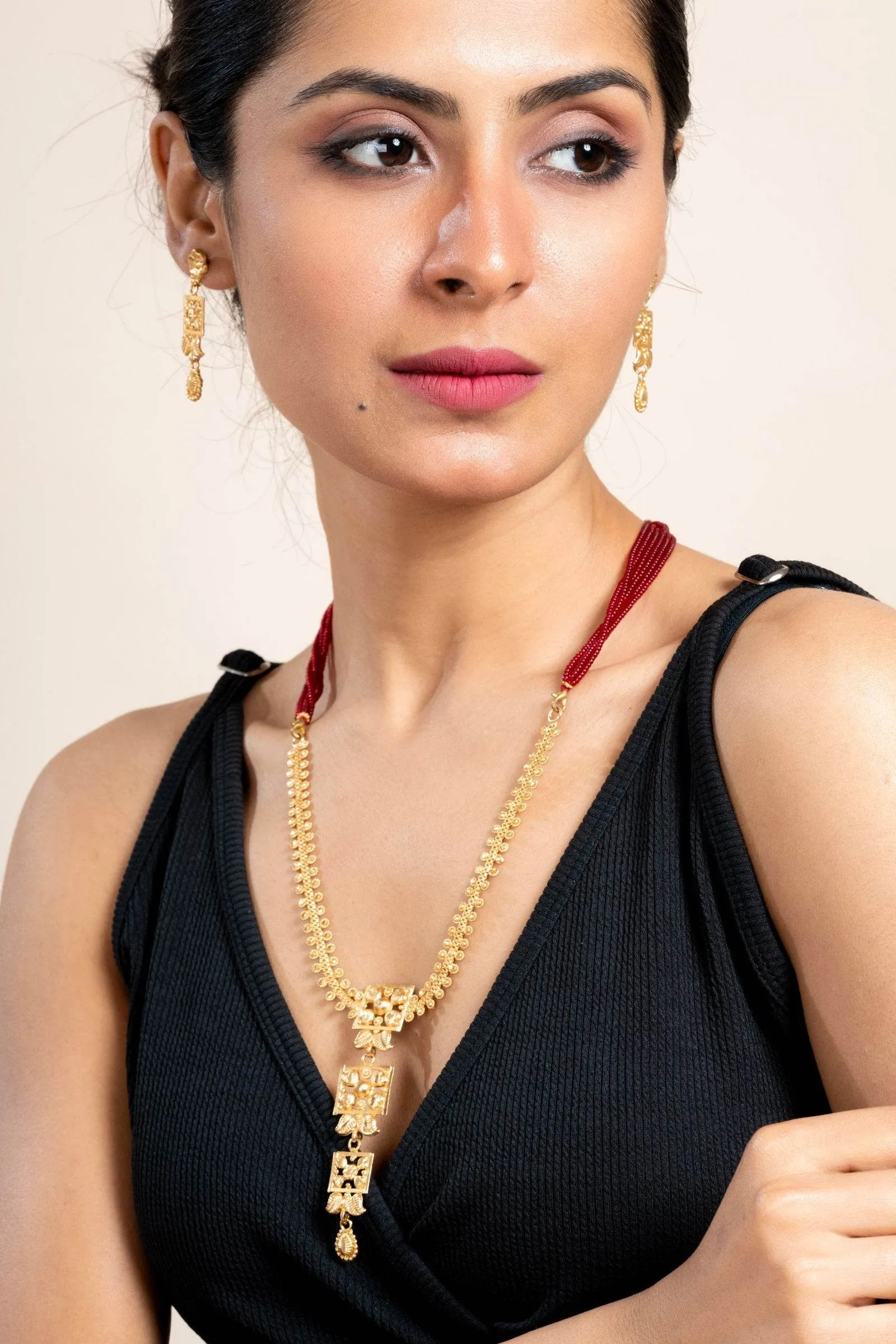 Gold Plated Floral Necklace with Matching Stud Earrings Jewelry Set, Exquisite Jewelry for All Occasions