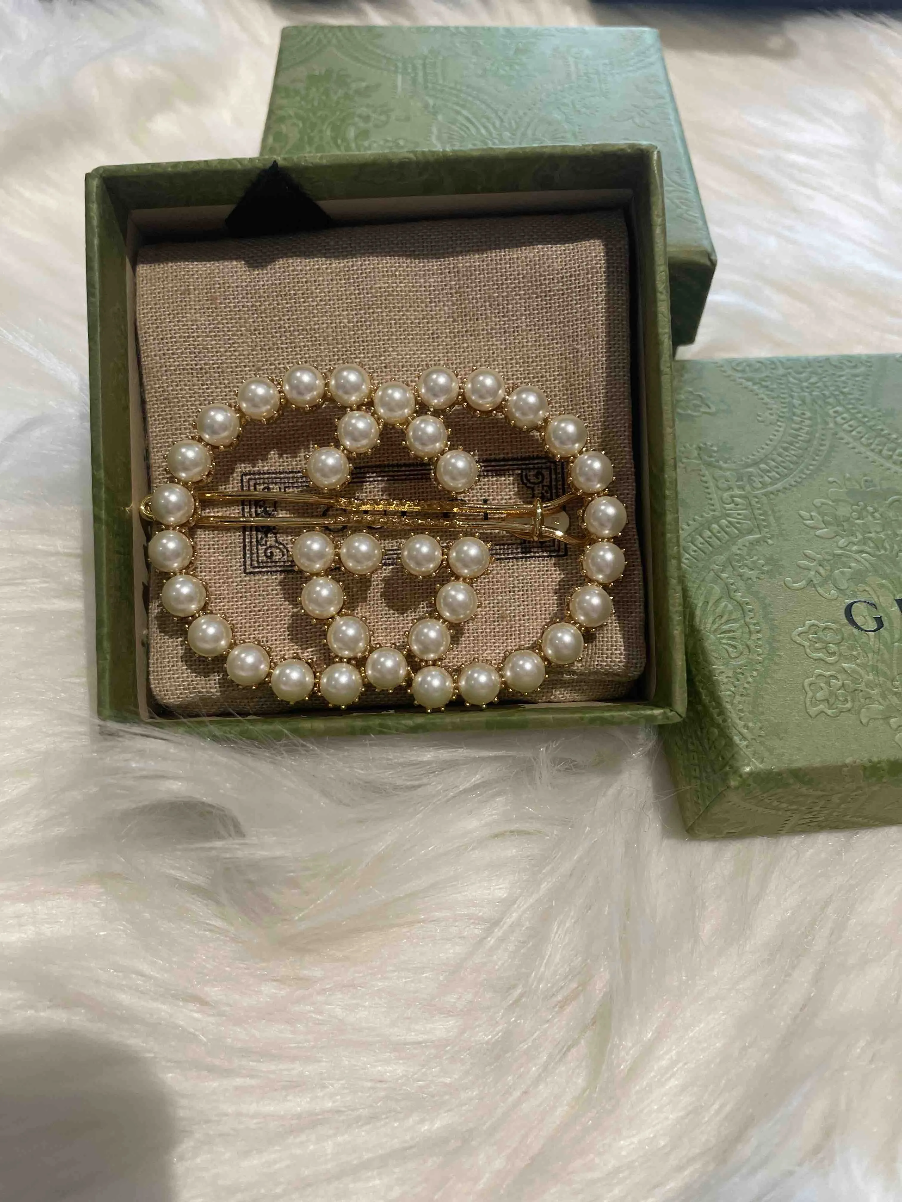 Gucci Pearl Hair Clip Gold Brooch