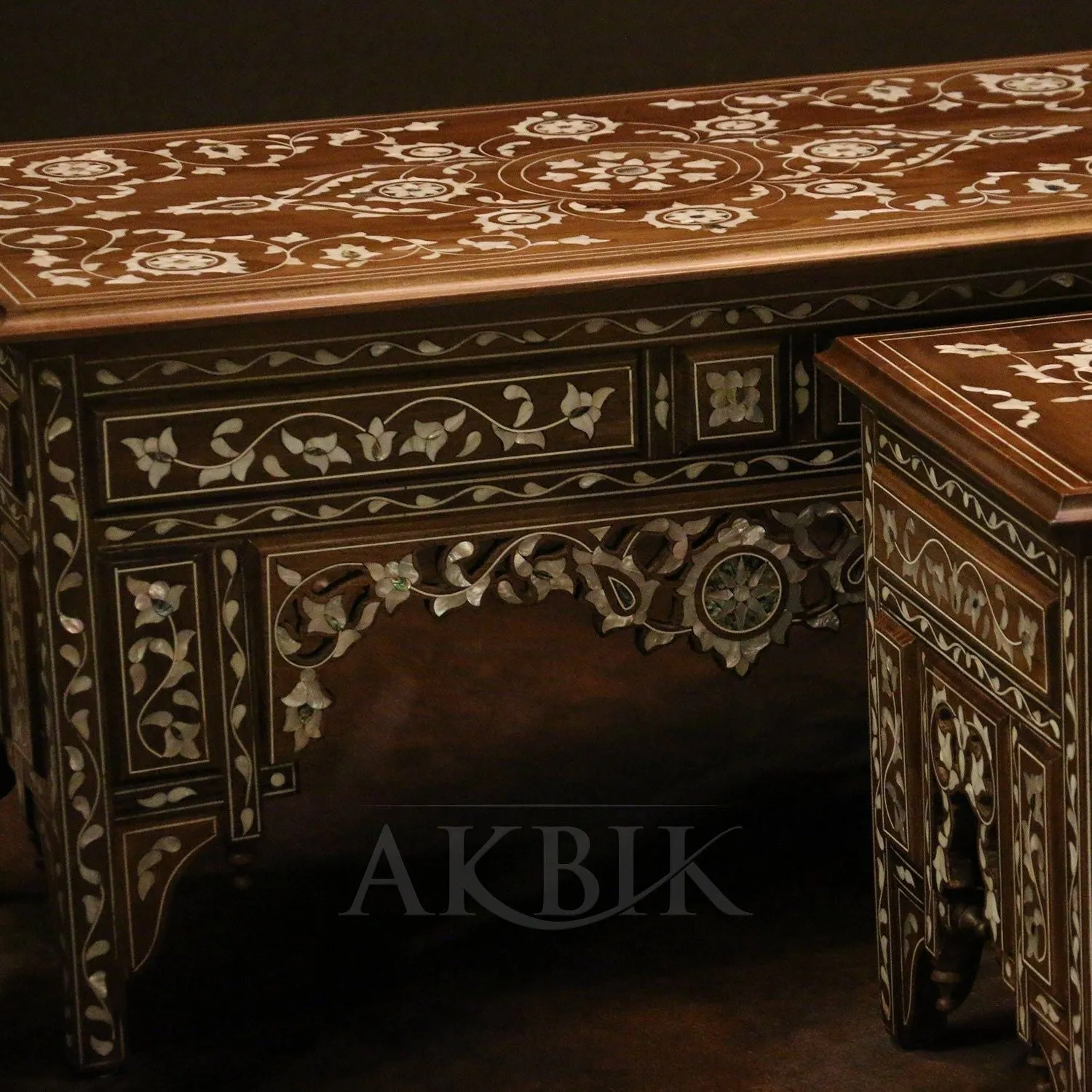 Nastalgia Mother of Pearl Coffee Table Set
