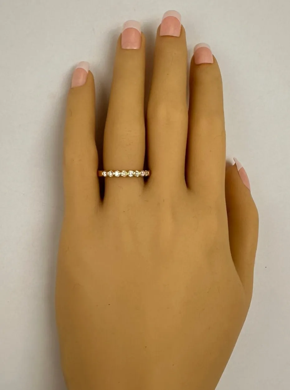 "Luxurious 18ct Gold Diamond Ring - Timeless Glamour!"