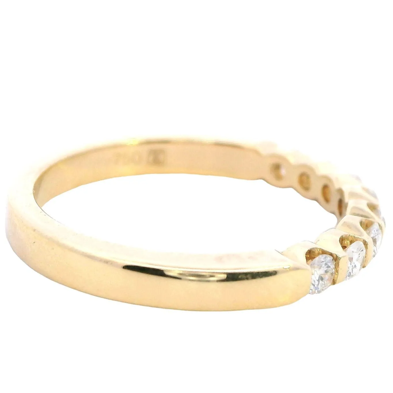 "Luxurious 18ct Gold Diamond Ring - Timeless Glamour!"