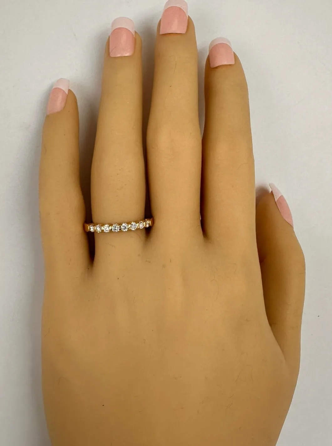 "Luxurious 18ct Gold Diamond Ring - Timeless Glamour!"