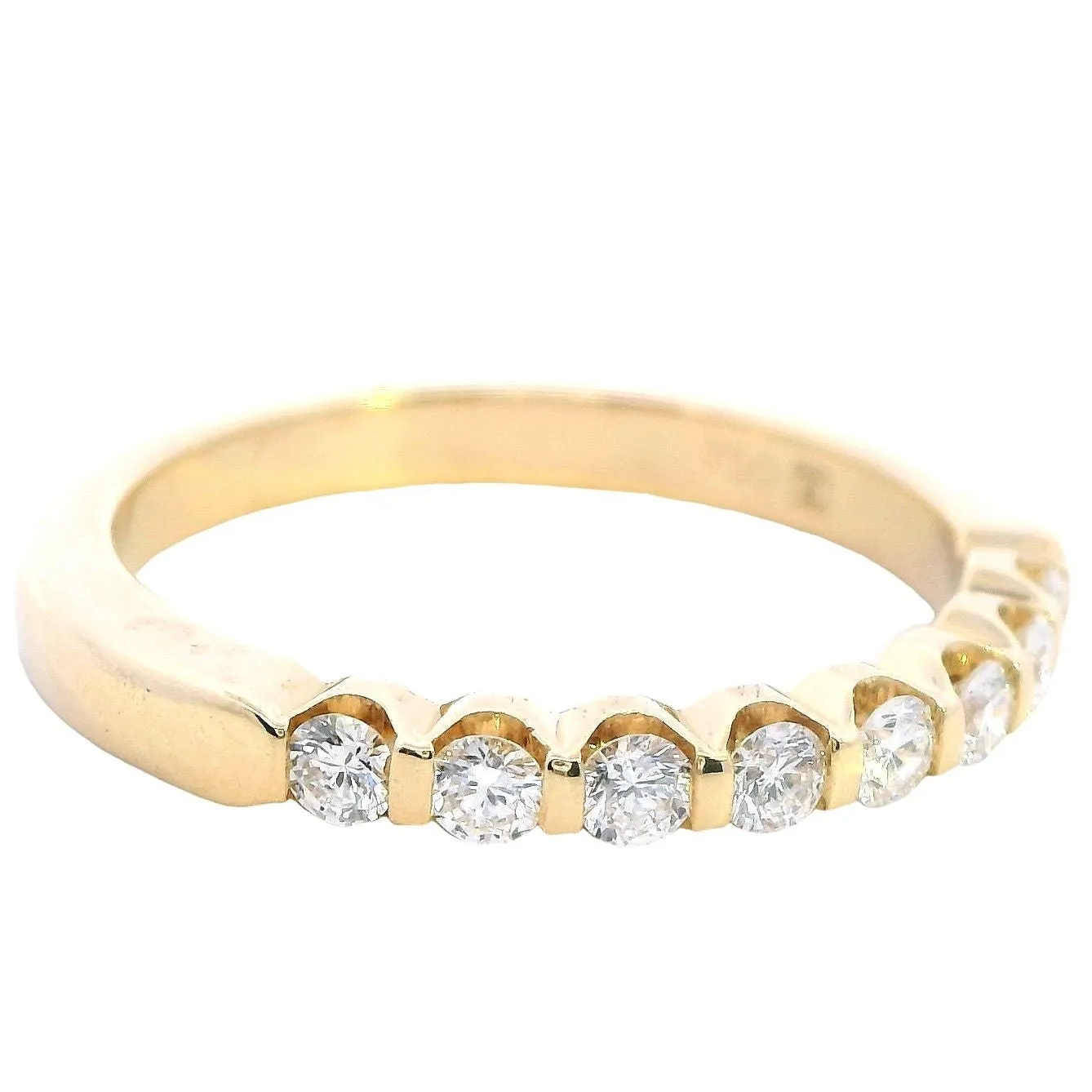"Luxurious 18ct Gold Diamond Ring - Timeless Glamour!"