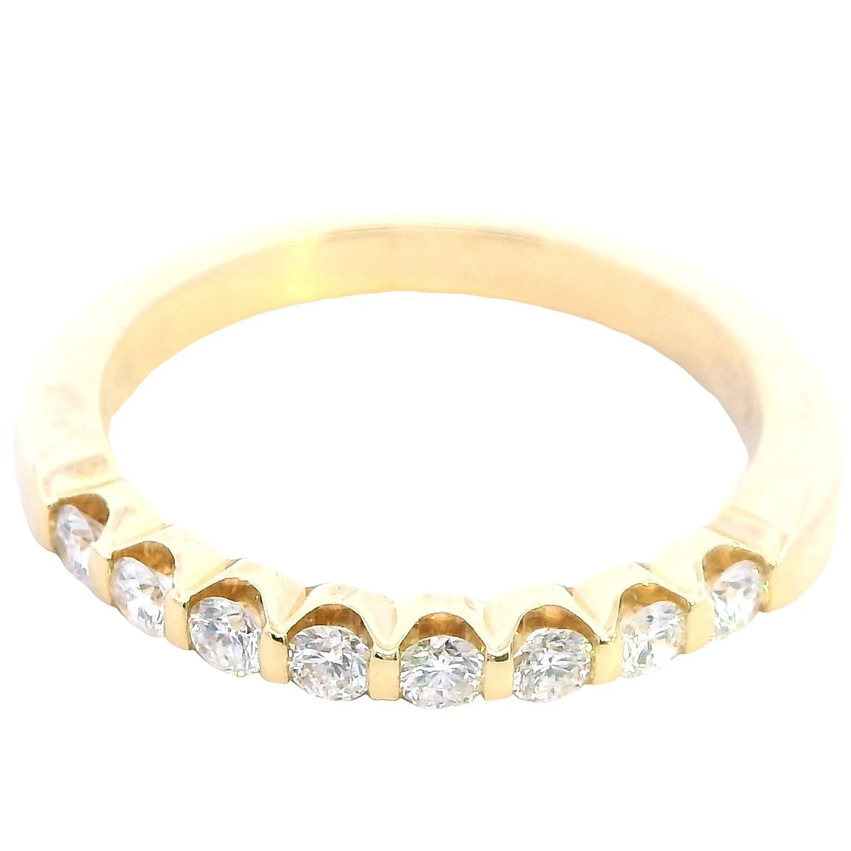 "Luxurious 18ct Gold Diamond Ring - Timeless Glamour!"