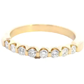"Luxurious 18ct Gold Diamond Ring - Timeless Glamour!"