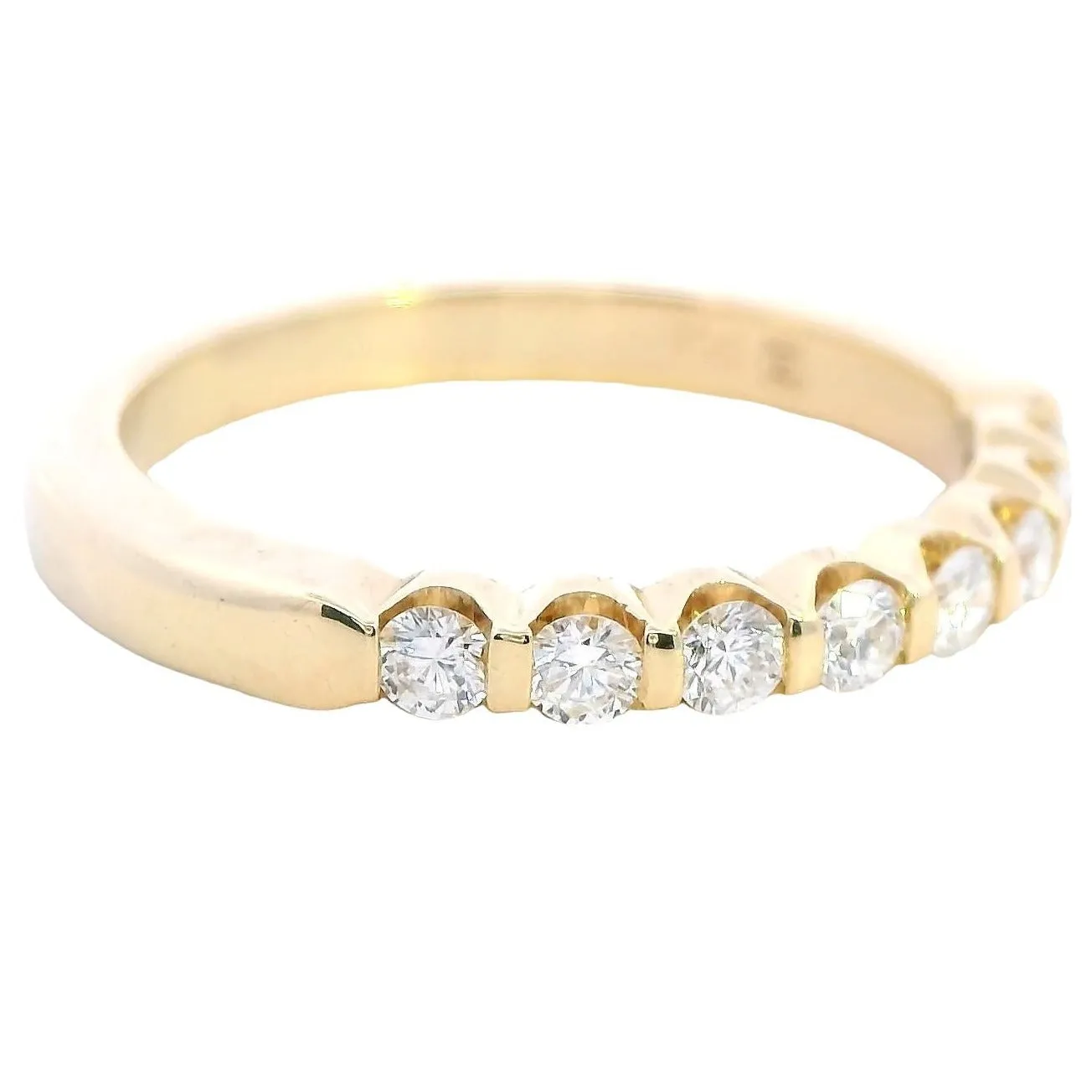 "Luxurious 18ct Gold Diamond Ring - Timeless Glamour!"
