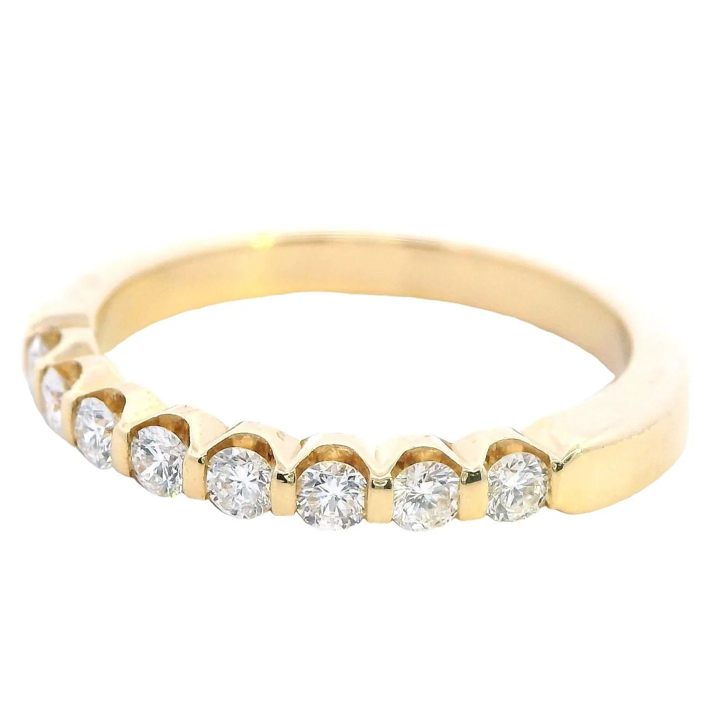 "Luxurious 18ct Gold Diamond Ring - Timeless Glamour!"