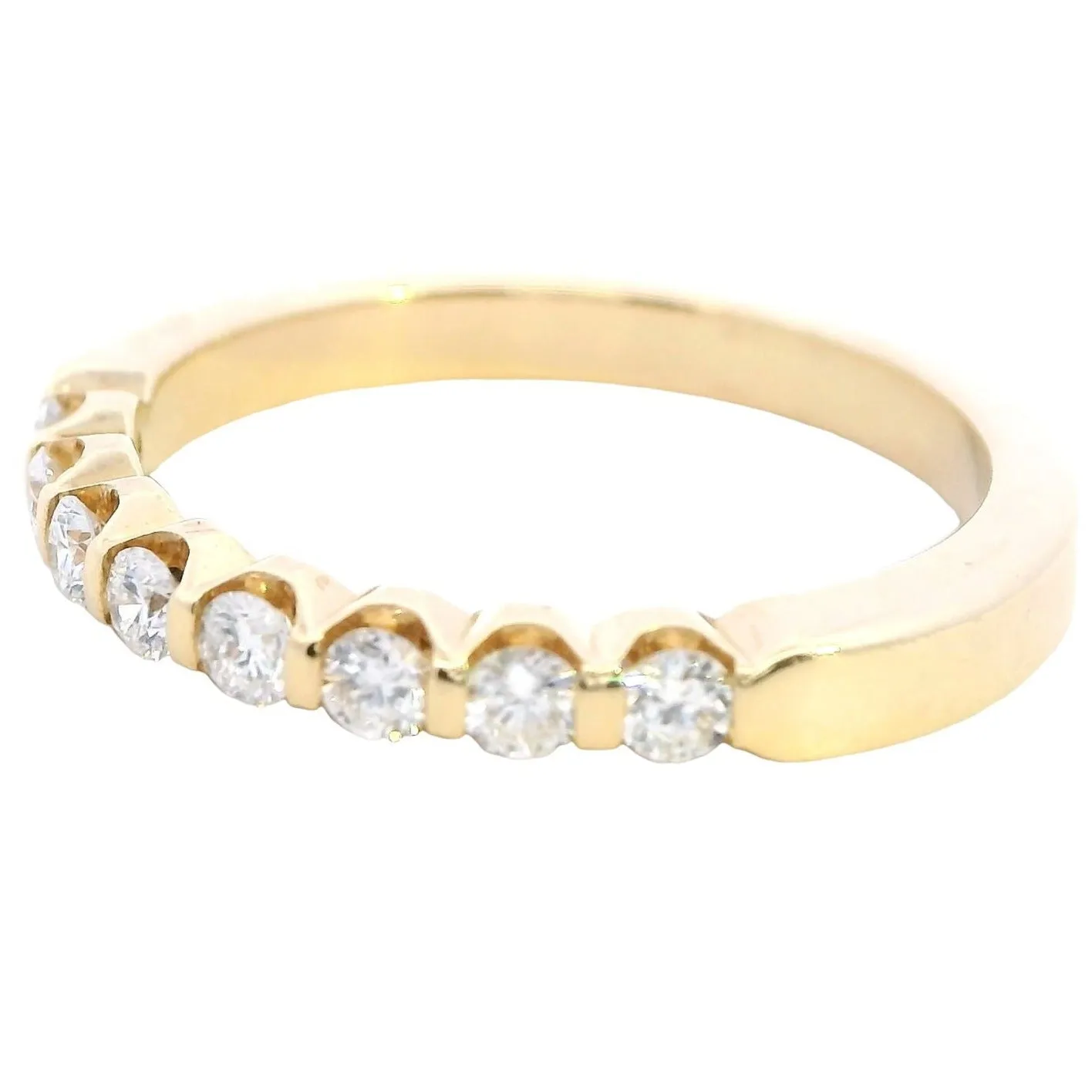 "Luxurious 18ct Gold Diamond Ring - Timeless Glamour!"