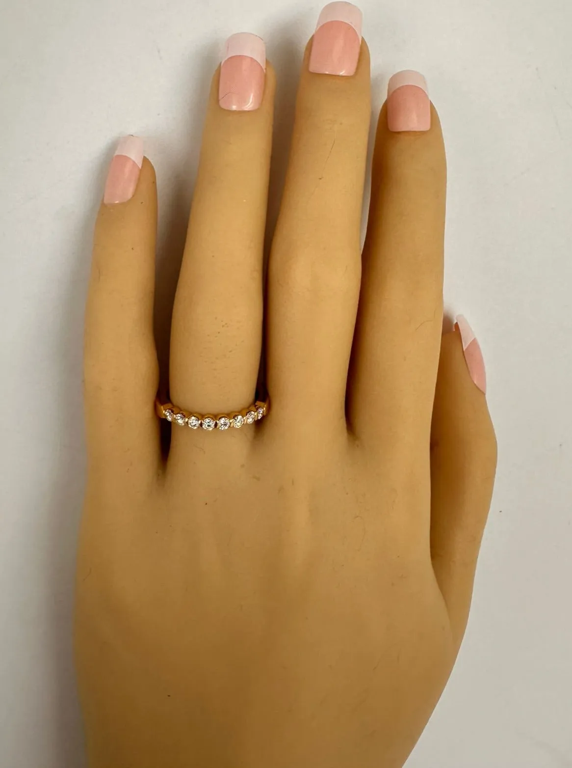 "Luxurious 18ct Gold Diamond Ring - Timeless Glamour!"