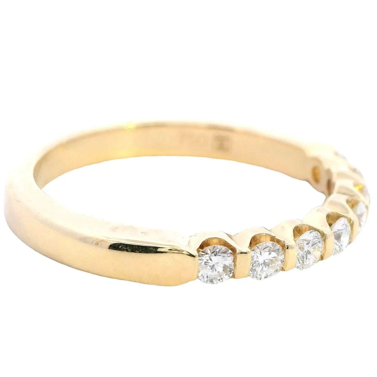 "Luxurious 18ct Gold Diamond Ring - Timeless Glamour!"