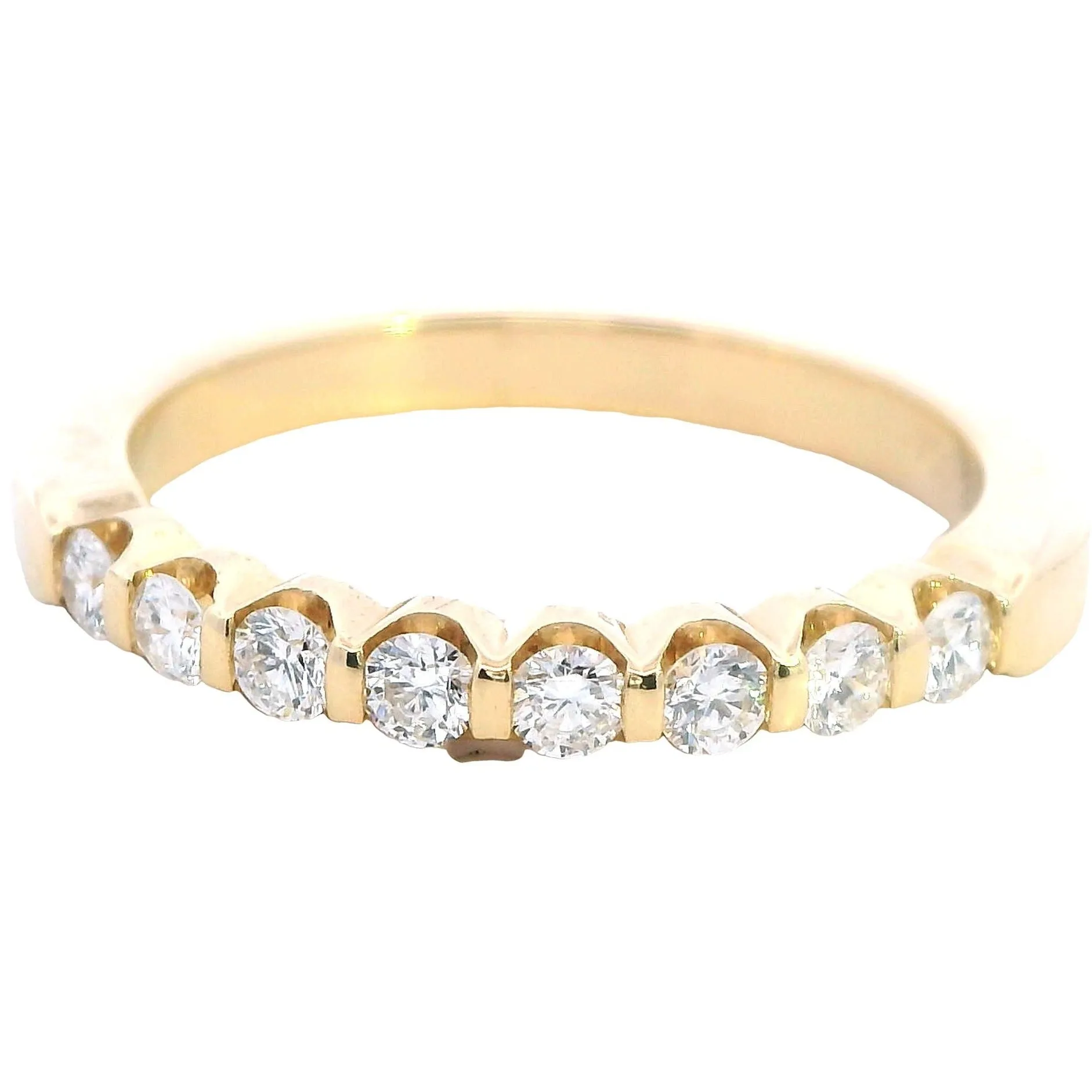 "Luxurious 18ct Gold Diamond Ring - Timeless Glamour!"