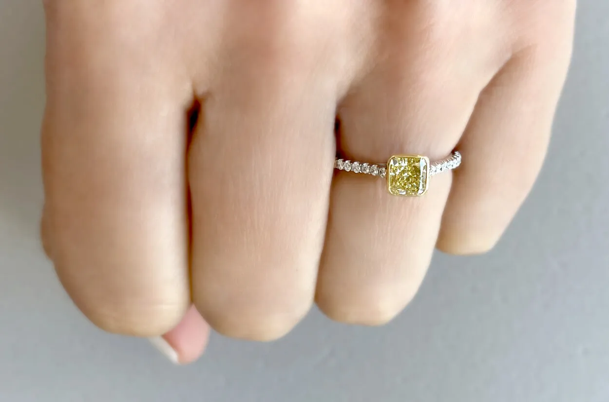 Ring 18kt Gold GIA Square Yellow Diamond & Pave