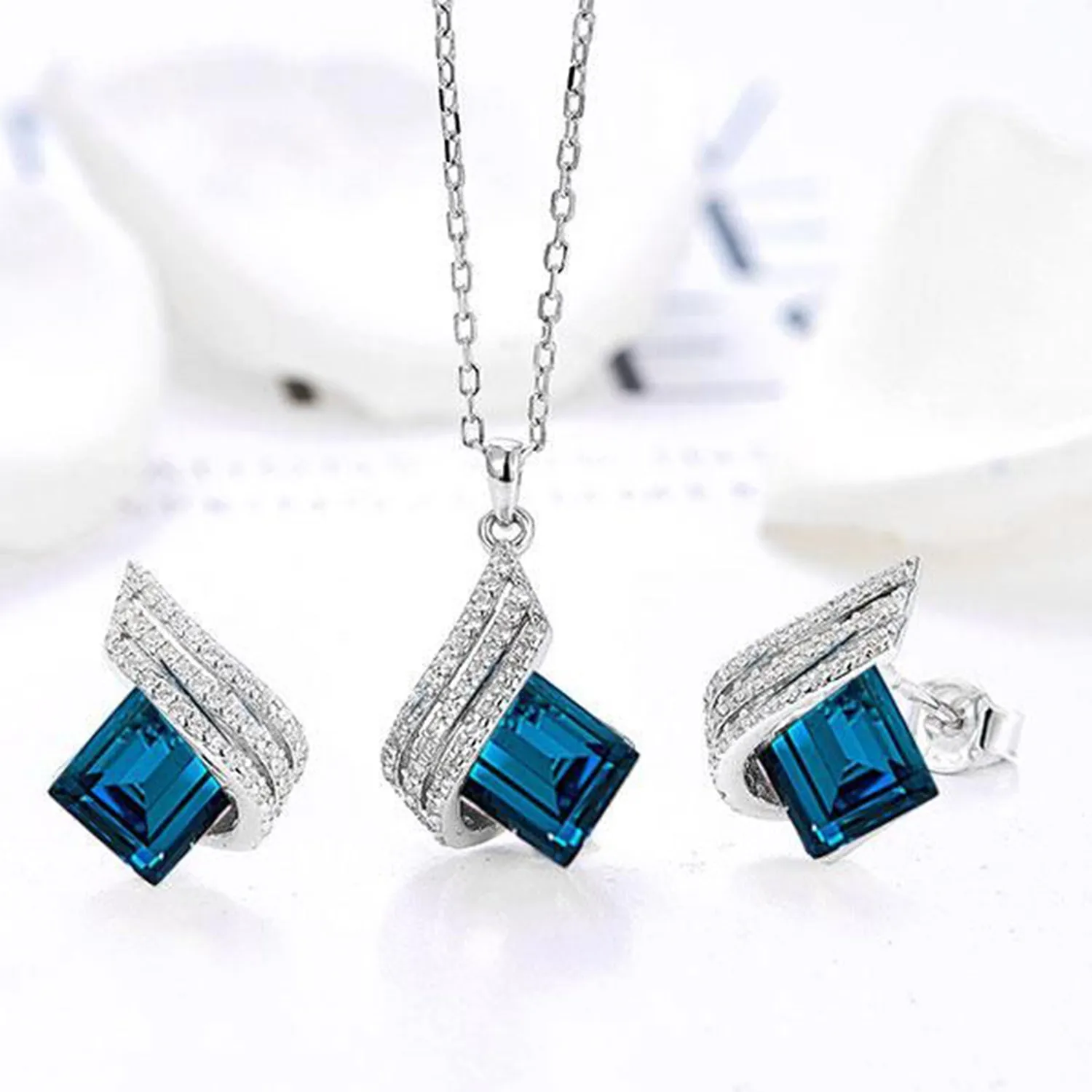 Shining Angel Wings Pink and White Crystal Pendant Necklace Earrings Set